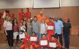 Prefeita Decele prestigia formatura do Bombeiro Mirim com estudantes coqueirenses