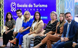 Prefeita Decele participa do lançamento do programa Escola do Turismo, que beneficiará a população de Coqueiro Seco